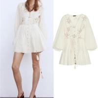 ราคา ซาร่าคอวีแขนยาวชุดปักดอกไม้สีตัดกัน 8741037 (27730440469)