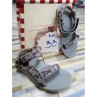 ราคา รองเท้าแตะ รัดส้น Teva ไซด์ 38/24cm มือสอง (8552705917)