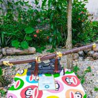 ราคา ดาบยมทูต ไม้พะยูง เหล็กแมงกานีส ตีมือแบบโบราณ มาพร้อมใบรับประกันใบดาบกล่องบุพผาลายมังกร-น้ำยารักษาใบดาบ-ผ้าเช็ดใบดาบ (18744034929)