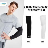 ราคา Nike Collcetion ปลอกแขน Lightweight Sleeves N.100.4268.109 / N.100.4268.042 (1240) (26729716539)