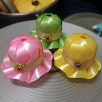 ราคา เหรียญโปรยทาน เหรียญโปรยทานหมวก หมวกน่ารัก ตกแต่ง ติดดิ้นทอง+สังวาลย์ คละสี ตัวเปล่า 1แพค50ชิ้น (21890464854)