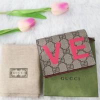 ราคา [สินค้ามือหนึ่ง] Gucci กระเป๋าสตางค์ใบสั้น รุ่น Gucci Supreme Valentine’s Day Card Case (25005525623)