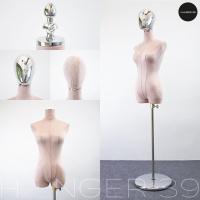 ราคา หุ่นโชว์เสื้อผ้า หุ่นผู้หญิง ครึ่งตัว คอเงิน หุ่นกำมะหยี่ สีครีม ไม่มีแขน ฐานสีเงิน ปรับความสูงได้ถึง 180 ซม (29657481970)