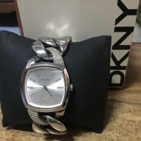 ราคา นาฬิกา DKNY แท้ % เพชรไม่หลุด สนใจสอบถามได้นะค่ะ ราคาต่อรองกันได้จ้า (6208342315)