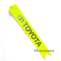ราคา ป้ายสะท้อนแสง ห้อยท้ายรถ TOYOTA สีเหลืองสะท้อนแสง (11309622714)