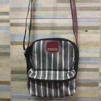 ราคา กระเป๋าสะพายข้าง Guy Laroche แท้ มือสองสภาพสวย (6309609343)