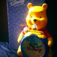 ราคา นาฬิกาแขวนผนังDisney Winnie the Pooh ผึ้งบินส่ายไปมา (1508292599)