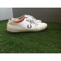 ราคา รองเท้าผ้าใบสีขาว fred perry (98641723)
