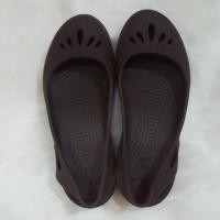 ราคา ส่งต่อ รองเท้า crocs สีน้ำตาล ของแท้ 100% (1687029793)