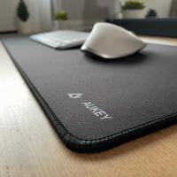 ราคา Aukey แผ่นรองเมาส์เล่นเกม พื้นผิวเรียบ ฐานยาง กันลื่น และแผ่นรองเมาส์เย็บขอบ กันหลุด (19480260595)