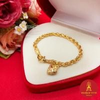 ราคา สร้อยข้อมือทองลายเกลียวหัวจรวดห้อยจี้หัวใจตัดลาย ความยาว 6 นิ้ว งานสวย ชุบทอง ลายโซ่ ข้อมือแฟชั่น ใช้ได้ทุกโอกาส (25069679046)