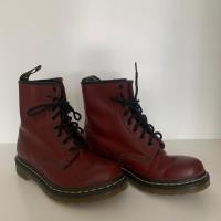 ราคา Dr.Martens 1460 size 39 ของแท้ซื้อเองจาก ยุโรป ใส่ไป 2-3 ครั้งเท่านั้น (6617960470)