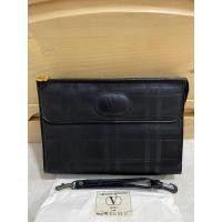 ราคา valentino garavani แท้ hand bag/คลัช มีสายคล้องแยกมาให้ตามภาพค่ะ ใบนี้มือสองสภาพสวยเก่าเก็บค่ะ รับประกันของแท้ (23379452955)