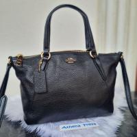 ราคา พัดมินิ 10" Coach ทรงพัด มือสองของแท้Coach F57563 Mini Kelsey สีดำ (19241701090)