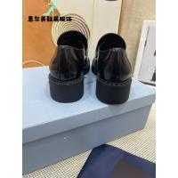 ราคา รองเท้าหนังโลหะสามเหลี่ยม Low-Top PRADA สำหรับผู้ชาย พื้นหนา สไตล์ธุรกิจและลำลอง (50402703821)