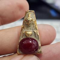 ราคา พระผงสุพรรณเนื้อชินทอง ติดเม็ดพระธาตุ กรุดอยไซ (41917887548)