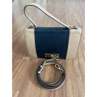 ราคา กระเป๋าสะพายคอสบอดี้สูง 7”กว้าง 10” MK (23611204210)