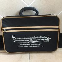 ราคา กระเป๋าถือ กระเป๋า สีดำ ใส่เอกสาร ใส่ notebook ผู้ชาย ผู้หญิงใช้ได้ ทรงแข็ง ช่วยกันกระแทก ของใหม่ มือ 1 ใบใหญ่ ช่องเยอะ (1348129091)