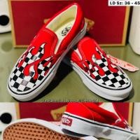 ราคา ♞,♘รองเท้า Vans Slip On ตารางลายไฟ ใส่ได้ทั้ง ชาย หญิง ส่งฟรี yu (25292437781)