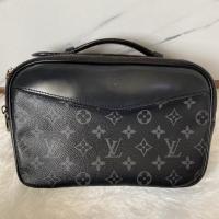 ราคา Louis Vuitton คาดอก Explorer ปี 16 (7188929989)