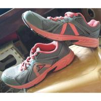 ราคา รองเท้าผ้าใบบาจาแท้มือ2ไซด์37สภาพ95% (2436113137)