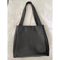 ราคา กระเป๋าสะพายหนังแท้สีดำล้วน minimal style tote bag (12334067508)