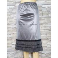 ราคา ⭐รุ่นความยาวพิเศษ⭐ กระโปรงซับในต่อชายระบาย รุ่นระบายผ้าเรยอน 3 ชั้นตัดขอบสีดำ (6436813880)