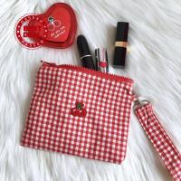 ราคา กระเป๋าแต่งหน้าผ้าแคนวาสปักลายเชอร์รี่-กระเป๋าเครื่องสําอางลายสก๊อตสีแดงความจุขนาดใหญ่สําหรับผู้หญิง ร4เค7 (44418723582)