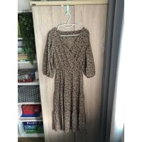 ราคา เดรสยาว-ลาย-แขนยาวจั้ม-สีน้ำตาล-คอไขว้-สม็อคเอว (19245077483)