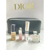 ราคา Dior Gift Set เครื่องสำอางค์ สำหรับพกพา พร้อมกระเป๋าหนังสีดำ แท้ (11217169563)