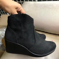 ราคา รองเท้าบูทCrocsแท้(36)มือ2 (18081687532)