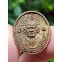 ราคา เหรียญหล่อหลวงพ่อเงิน หลังกรมหลวงชุมพร วัดบางคลาน จ.พิจิตร ปี2545 (รุ่นเมตตาบารมี) (42024640076)