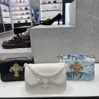 ราคา กระเป๋า CHARLES & KEITH MERIAH CHAIN STRAP CROSSBODY BAG งาน Outlet แท้ (17461871187)