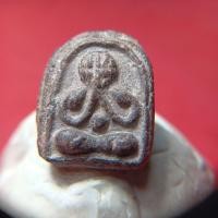 ราคา พระปิดตาเนื้อผงเก่าไม่ทราบที่ (44007191291)