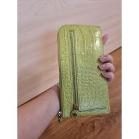 ราคา กระเป๋าสตางค์​ใบยาวสีเขียวมือสอง (27566567911)