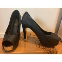 ราคา รองเท้าคัชชูสีดำ หนังดำ เปิดหน้า เสริมส้น สูง 4 นิ้ว แต่งสีทองหรู (7309752629)