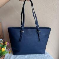 ราคา Nicole Miller แท้ ฐาน 13 นิ้วสูง 10.5 นิ้ว ทรง Shoping สีน้ำเงินเข้ม สภาพดีมาก เหมือนใหม่ภายในสะอาด (27617272068)