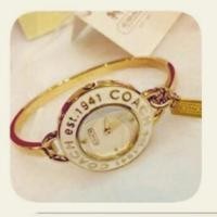 ราคา Coachนาฬิกาข้อมือ สีgoldของแท้100% (411860271)