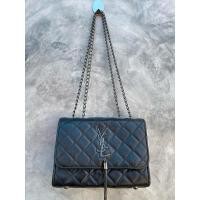 ราคา กระเป๋าสะพายข้างหนังสีดำสายโซ่มือสอง (27477963328)