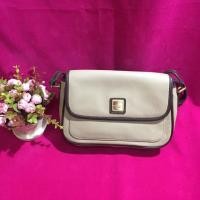 ราคา ครอสบอดี้ Capacci สีครีมตัดขอบน้ำตาล อย่างงาม 9*6.5” (1094727002)