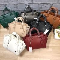 ราคา CHARLES & KEITH TRAPEZE BAG (561186000)