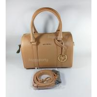 ราคา LOUIS FONTAINE กระเป๋าถือสะพาย ทรงหมอนขนาด 9 นิ้ว สีเบจ หนังลาย อะไหล่สีทอง หนังแท้100% (26113914435)