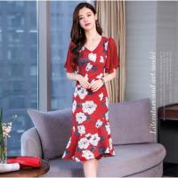 ราคา ชุดเดรสสีแดงผ้าโพลีเอสเตอร์ผสม พื้นสีแดง พิมพ์ลายดอกไม้สีขาว (3150528530)