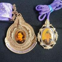 ราคา เหรียญที่ระลึกงานวิ่งเฉลิมพระเกียรติจำนวน2 เหรียญ (24354881814)