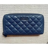 ราคา ELLE กระเป๋าสตางค์ผู้หญิง สีน้ำเงินเข้ม ใบยาว ซิปรอบ ลายหนังบุ โลโก้ ELLE สีเงินรมดำ ของใหม่ ของแท้100 (26776525617)