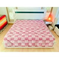 ราคา ผ้านวมขนเป็ด หรือไส้ผ้านวมขนเป็ด ขนาด 5.5-6ฟุต เอิร์ธโทนสีม่วงอมแดงลายตารางกราฟฟิก ยี่ห้อ Maison Artti (สภาพใหม่) (20992941811)