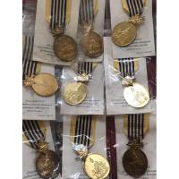 ราคา เหรียญที่ระลึก: เหรียญประดับแพรแถบ ร.9 ฉลองสิริราชสมบัติครบ 50 ปี กาญจนาภิเษก (7369334064)