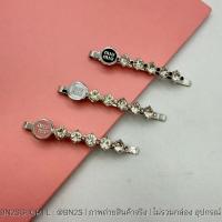 ราคา กิ๊บหนีบผม ประดับคริสตัล ก้านเงิน ติดโลโก้ มิว มิว อะไหล่เงิน MIU MIU CRYSTAL HAIR CLIP (50800572235)