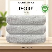 ราคา Republic Towel Ivory Classic Towel - Hotel - ผ้าเช็ดตัว 60x120cm - ผ้าเช็ดตัว - White Edition - 550 แกรม (27293059966)