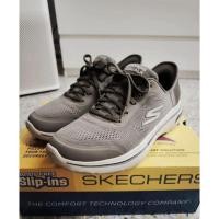ราคา รองเท้าผู้ชาย SKECHERS GO WALK Arch Fit®Slip-ins Simplicity 2 มือสอง สภาพสวยมาก รองเท้าอุ้งเท้าสูง รองเท้าคนเท้าแบน (27122678003)